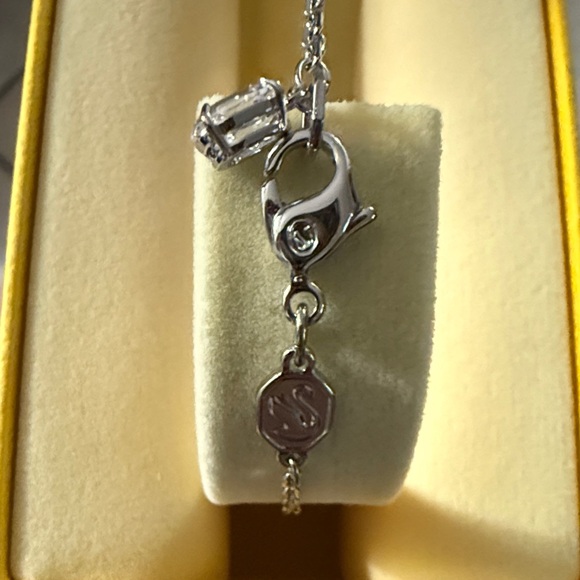 Swarovski Mesmera Bracelet (Mixed cuts, Green, Rhodium plated) - Picture 5 of 16